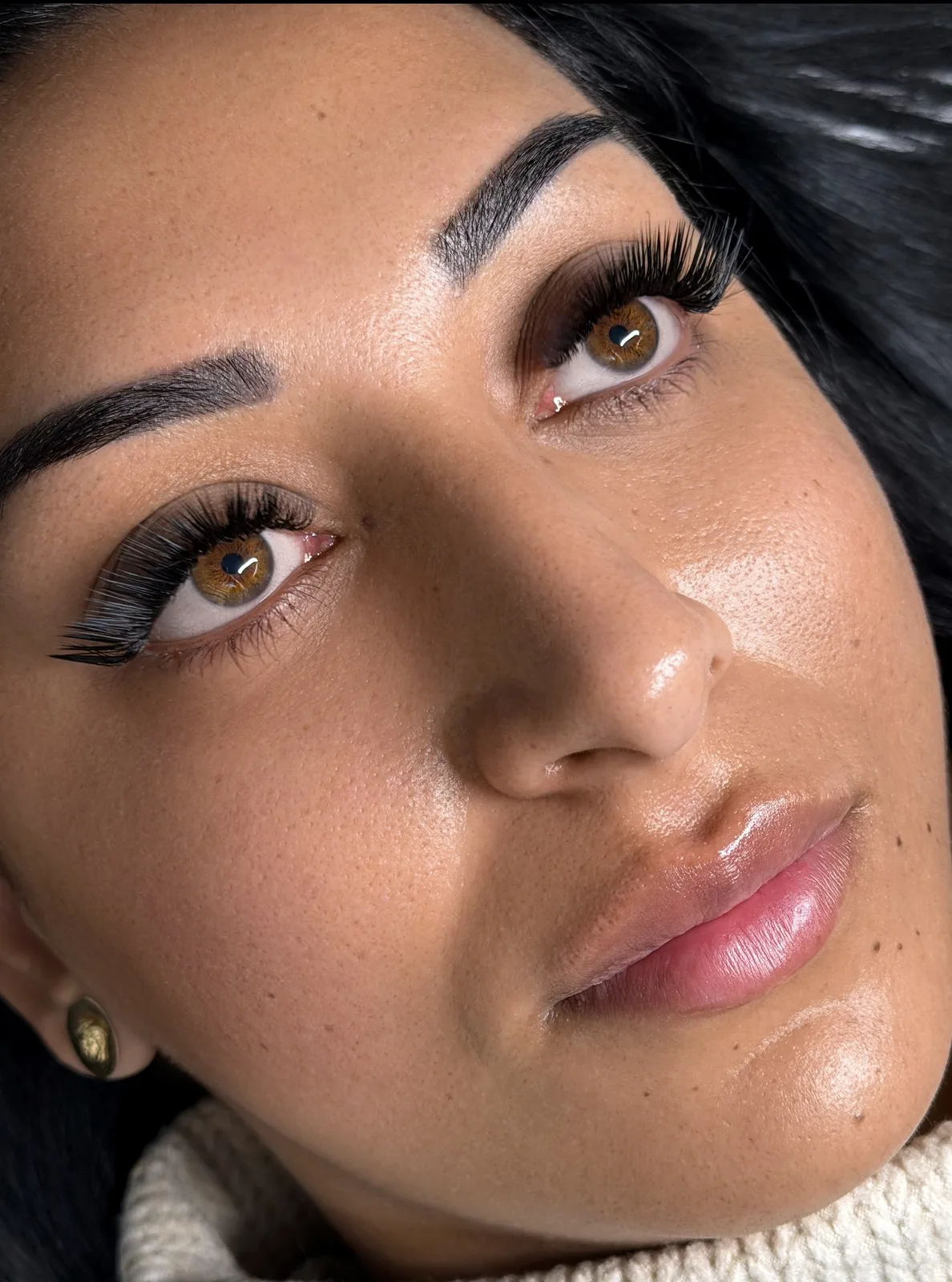 Dramatic wispy lash set, side view