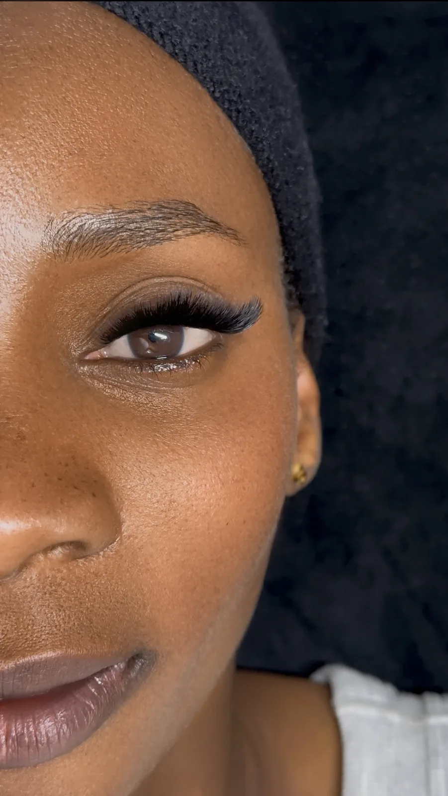 Wispy volume set, close portrait