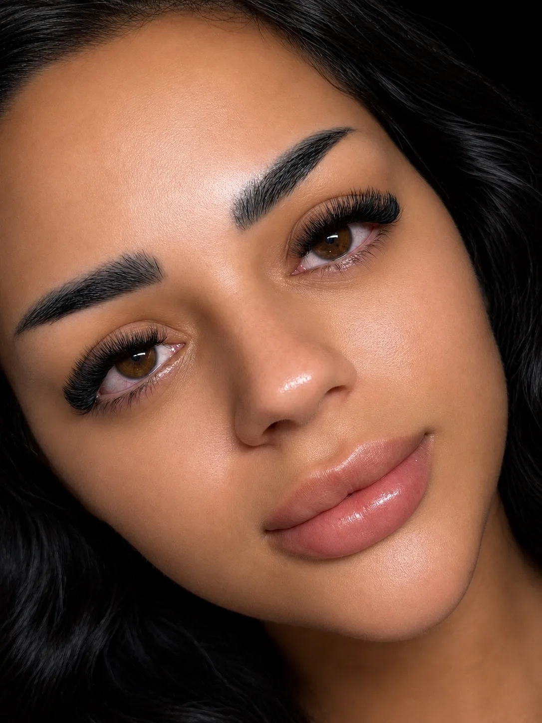 Full volume lash set with groomed brows